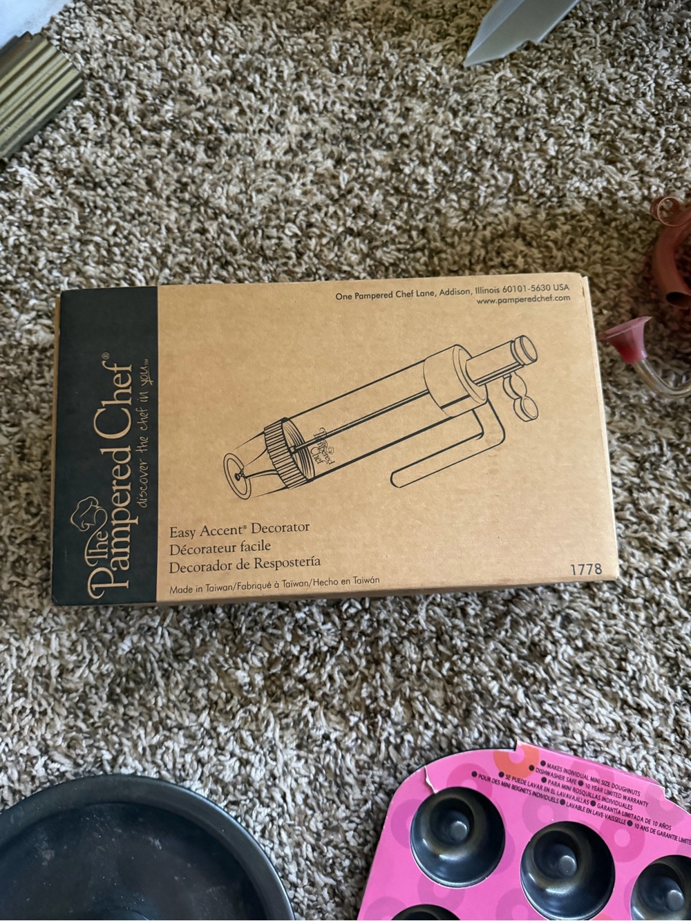 Pampered Chef easy accent cookie decorator
